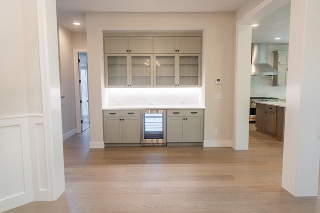 Building Photo - 5Bd/4.25Ba Kirkland House