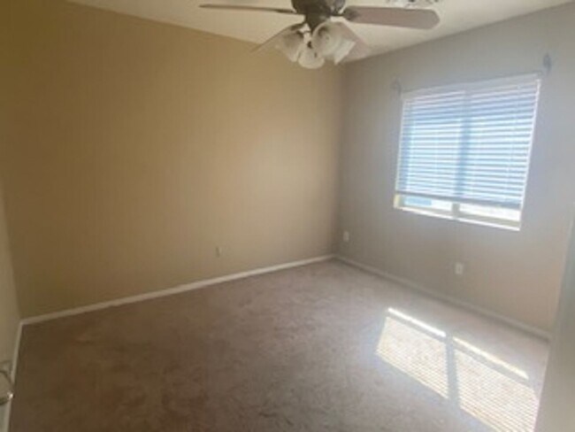 Building Photo - BEAUTIFUL SINGLE LEVEL 3 BEDROOM HOME IN PRIME GILBERT LOCATION.