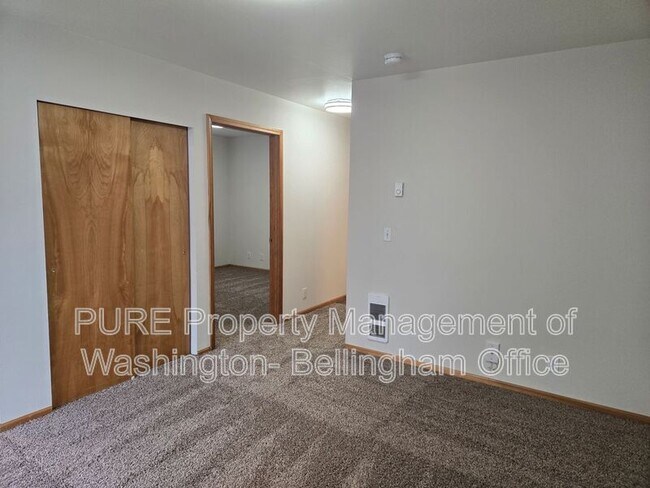 Building Photo - 3150 W Maplewood Ave