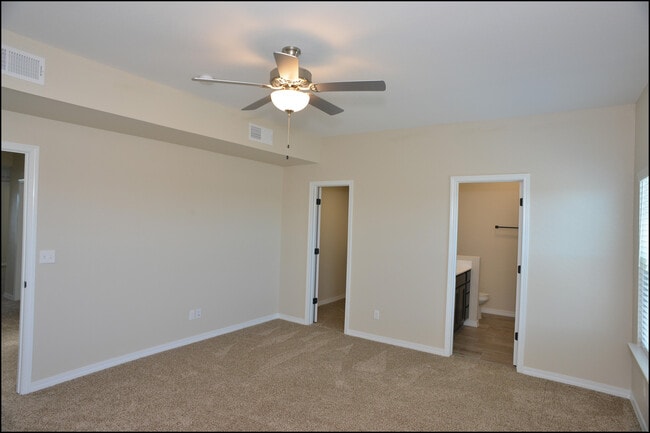 Building Photo - 806 TS Daniel Cadena Dr