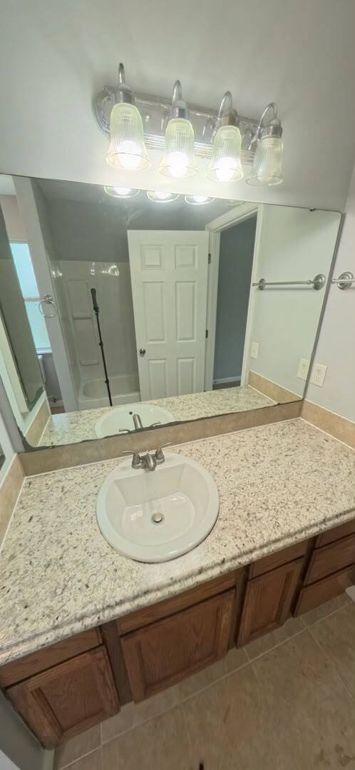 Building Photo - "Charming 3-Bedroom Haven with 2 Baths in the Heart of Orange Park – 1684 Sq Ft of Comfort!"