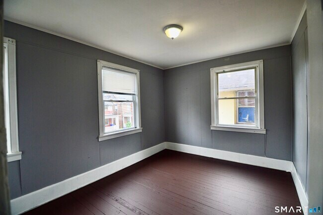 Building Photo - 407 East Ave