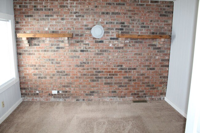 Building Photo - Cute 2BR in North Salem!