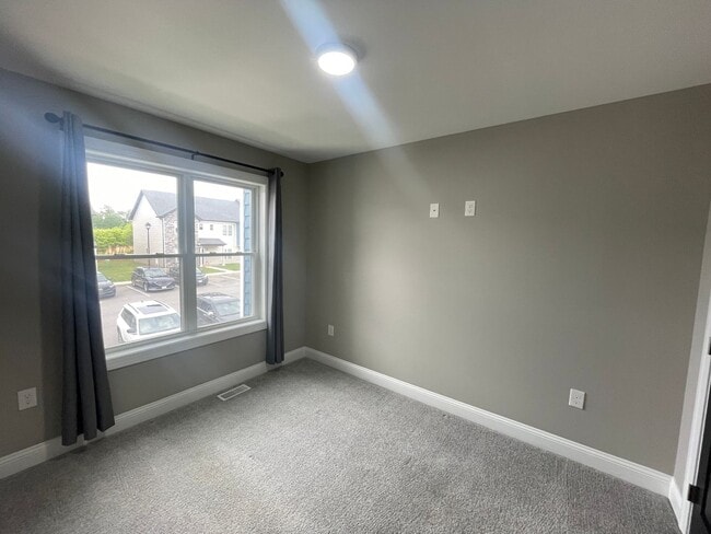 Building Photo - Blue Ridge Commons Townhome