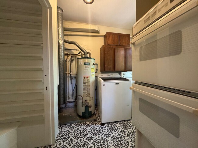Building Photo - 3 Bed 2 Bath Home in Golfview