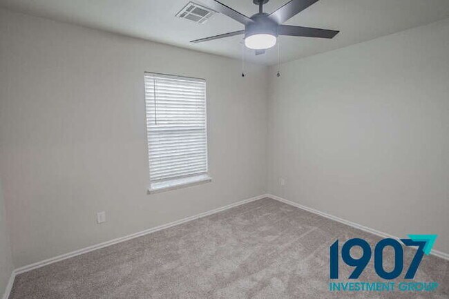 Building Photo - Modern & Spacious 3-Bedroom Home in Newcas...