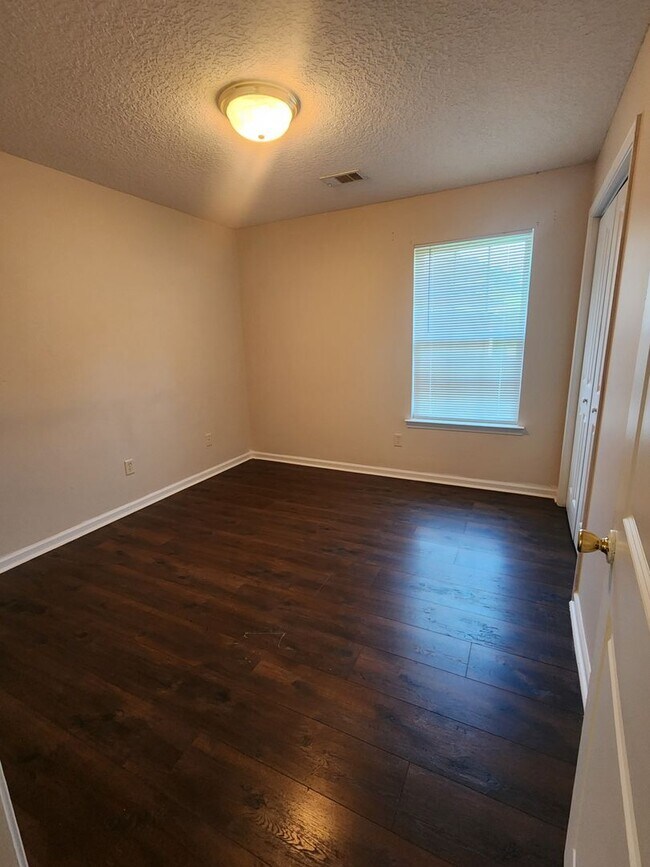 Building Photo - 24 Idus Ln