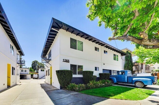 Building Photo - 1265 Oak Grove Ave