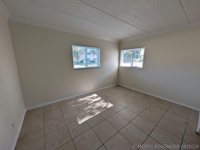 Building Photo - 817 Lighthouse Dr
