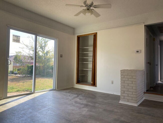 Building Photo - 406 Harper Ln