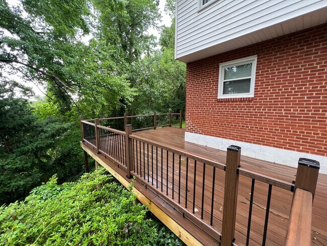 Building Photo - Single Family home in Alexandria- Minutes ...