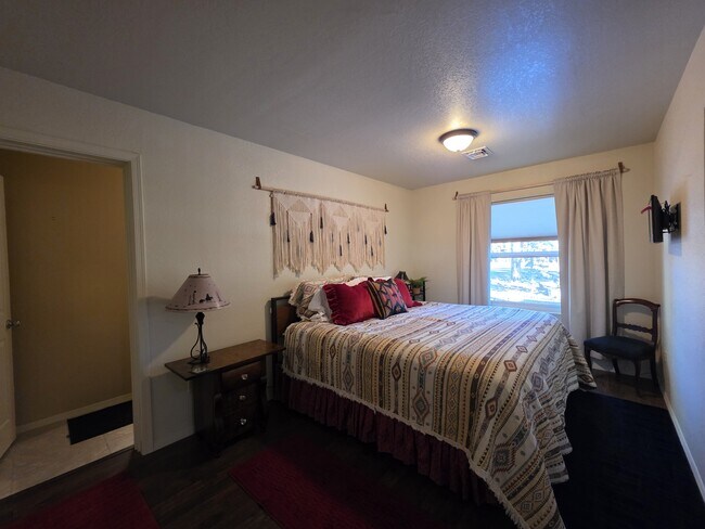 Building Photo - 7507 Tall Pine Dr