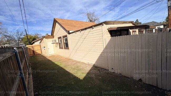 Building Photo - 1625 Camino Sierra