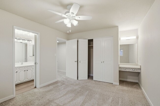 Building Photo - Duplex with 1.5 Bath and One Car Garage