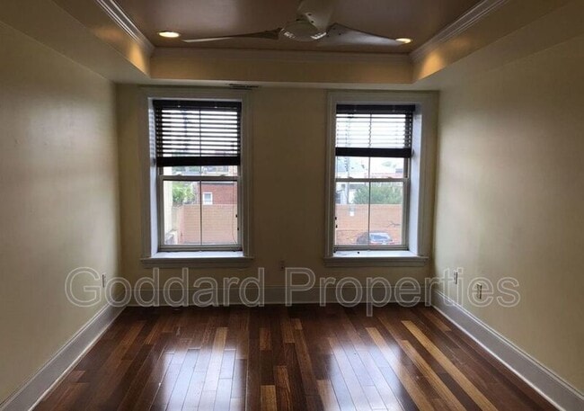 Building Photo - 905 S Streeper St