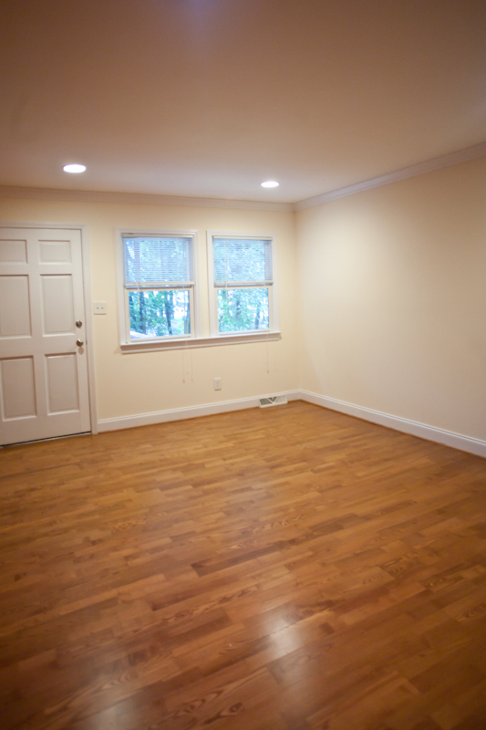 Building Photo - 2 Bedroom Condo just minutes from Carrboro...