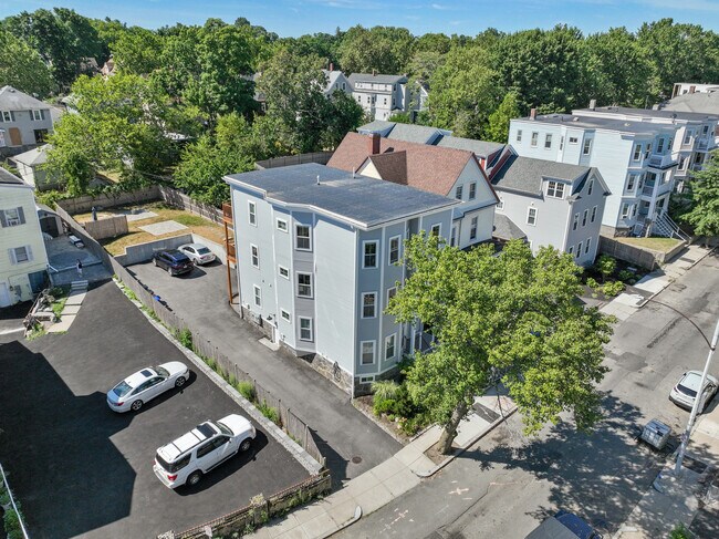 Building Photo - 18 Armandine St