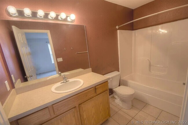Building Photo - 5644 S Xenophon Ave