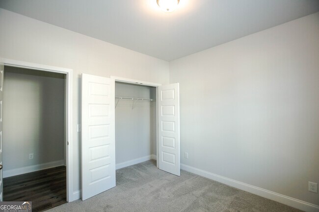 Building Photo - 452 Hellen Vly Dr