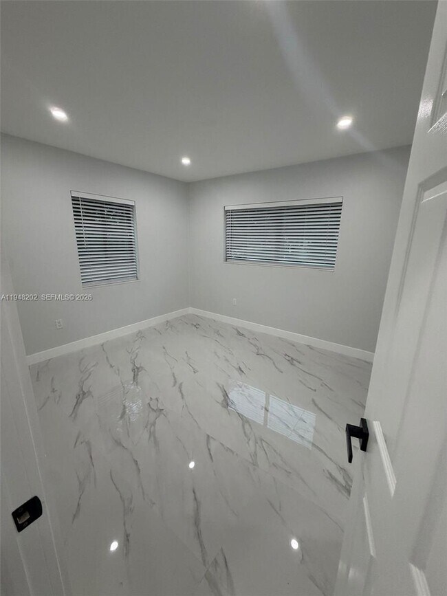 Building Photo - 1085 NW 191st St