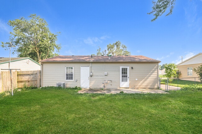 Building Photo - 1240 Berwald Dr