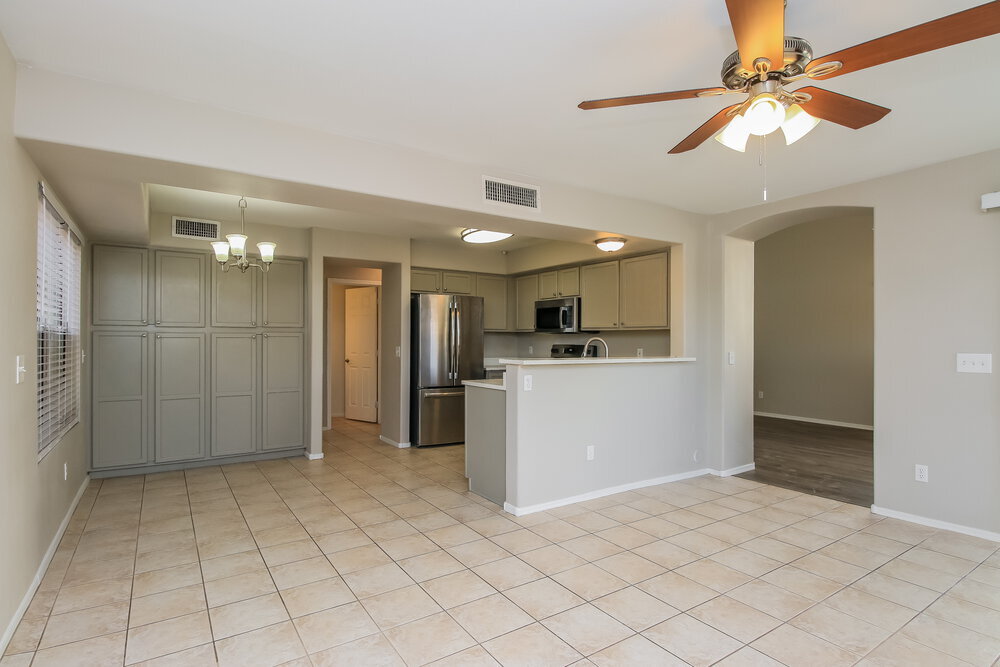 Building Photo - 633 S Balboa