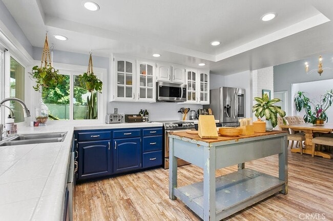 Building Photo - 24585 Overlake