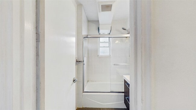 Building Photo - 10255 67th Dr