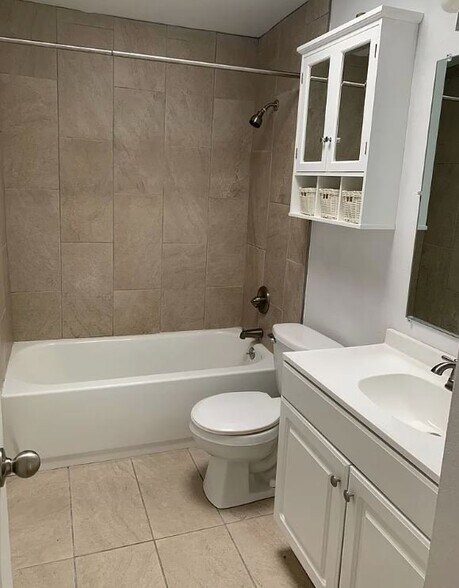 Building Photo - 4170 E 32nd St