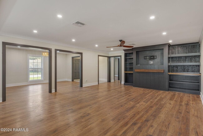 Building Photo - 300 Robert Lee Cir