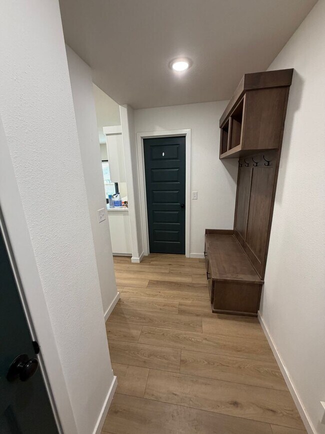 Building Photo - REMODELED 5 Bedroom | 3 Bathroom | 3 Car Garage HOME -- 3,554 sqft | BASEMENT! | NIXA SCHOOLS | F...