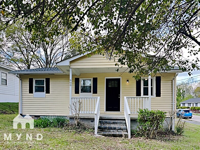 Primary Photo - 900 Chalmers St