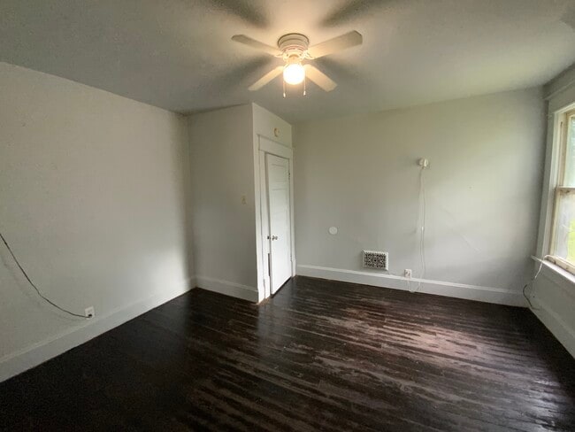 Building Photo - 1207 N Walnut St