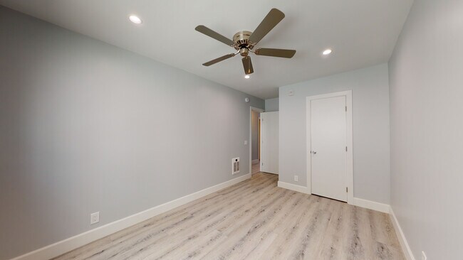 Building Photo - 730 S Serrano Ave