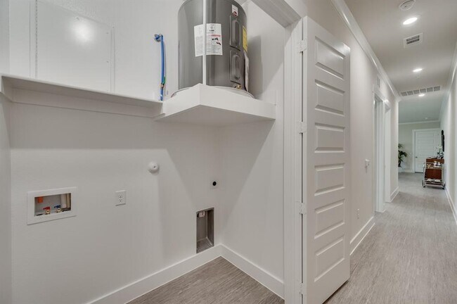 Building Photo - 920 Imperial Blvd