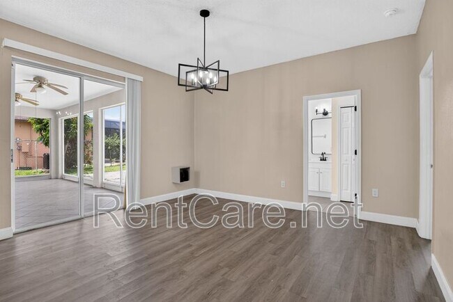 Building Photo - 121 Aurelia Ct