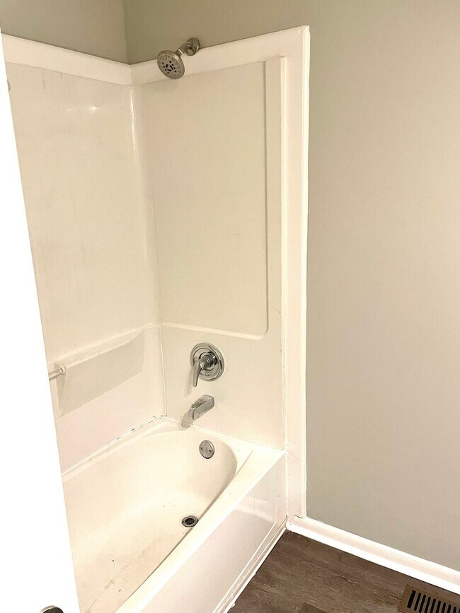 Building Photo - Gorgeous 3 bedroom 2.5 bath home in Farrag...