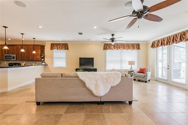 Building Photo - 13920 Clubhouse Dr