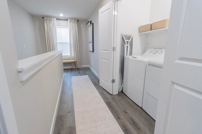 Building Photo - 2828 Emery Dr