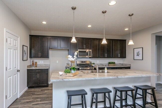 Building Photo - 605 Bellasera Dr
