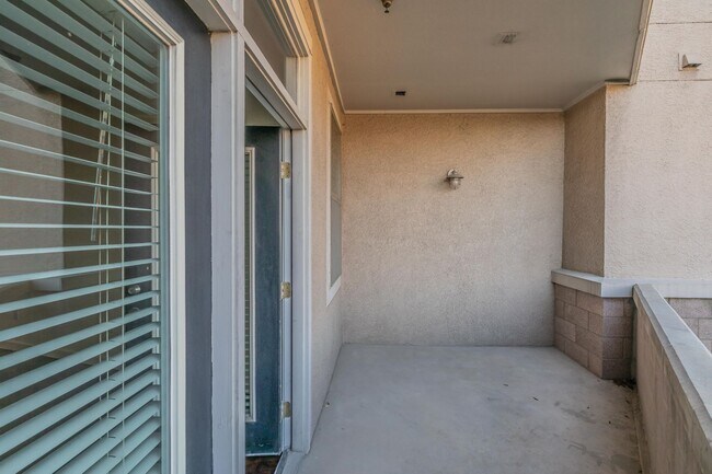 Building Photo - T&P Downtown Condo!