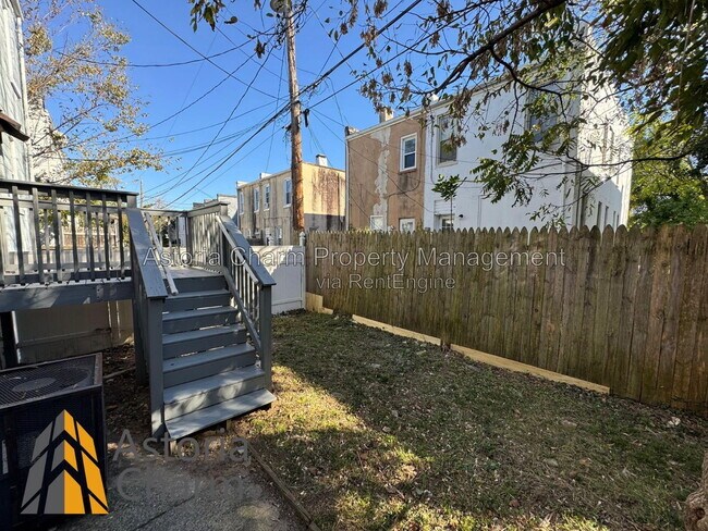 Building Photo - 607 E 41st St