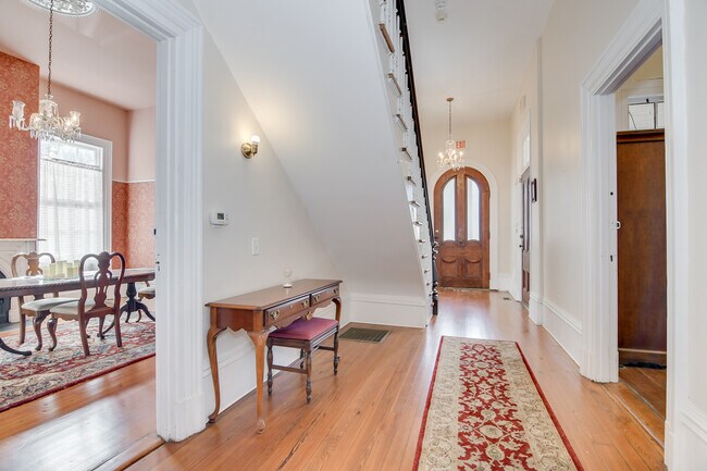 Building Photo - 629 Greene St