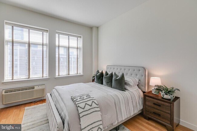 Building Photo - 1900 Hamilton St