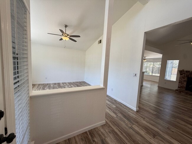 Building Photo - Beautiful home located on a cul-de-sac!