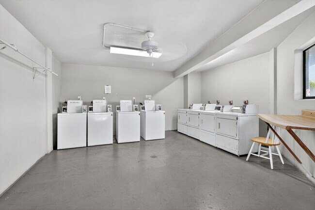 Building Photo - 5220 Las Verdes Cir