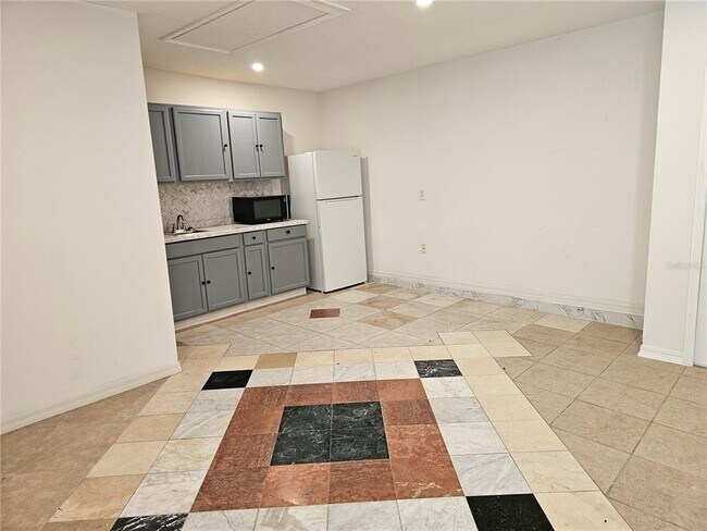 Building Photo - 557 Eagle Ct