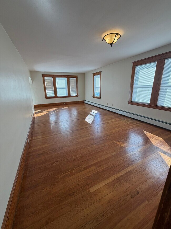 Building Photo - 84 Bowers St