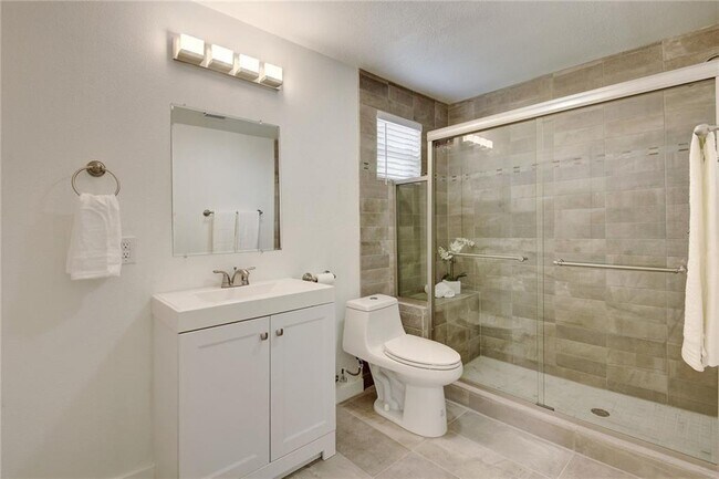 Building Photo - 503 W Grady Dr