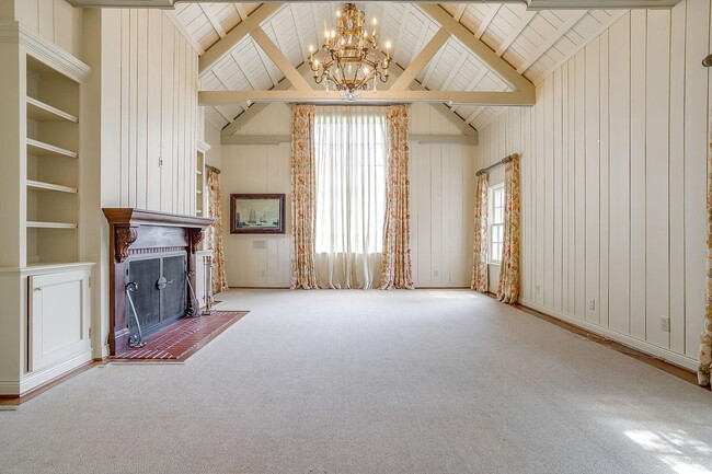 Building Photo - Prime Location- Classic 1936- 3 Bed, 3.5 Bath, Seconds from River Crest Country Club- 76107